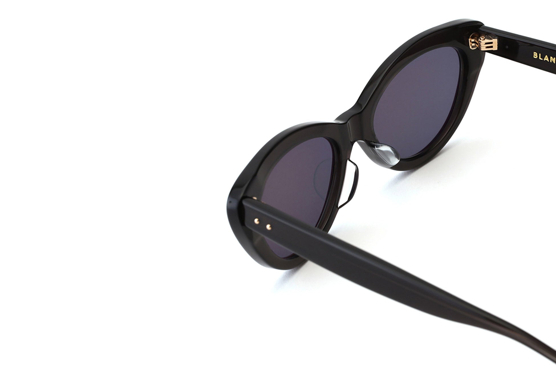 B0022 – BLANC..ONLINE STORE