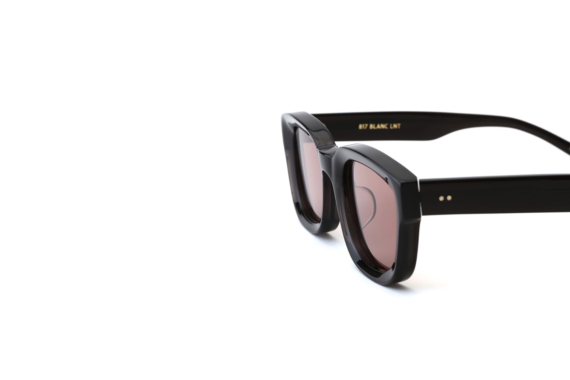 BE001 – BLANC..ONLINE STORE